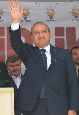 Akdoğan'dan HDP'ye: Barajı aşarsan 'Özerklik ilan ediyoruz' demeyeceğinin garantisi var mı?