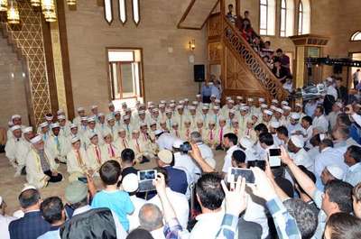 Arınç, Akhisar'da cami açtı, Mursi'nin kurtulması için dua etti