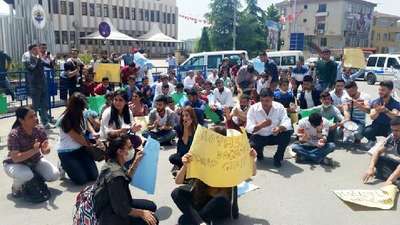 Dilovası'nda çevreci gençlerden çevre kirliliği protestosu