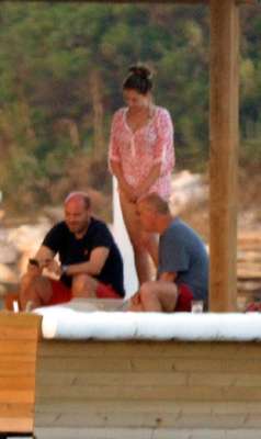 Kelly Brook Bodrum tatilini yarıda kesti