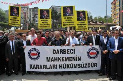 Rize’de Mursi’ye idam cezasına protesto eylemi