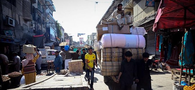 Pakistan'da kediye 'türbe' inşa edildi