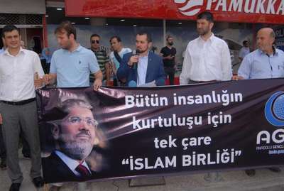 Mursi'ye idam cezasına İzmir'den tepki
