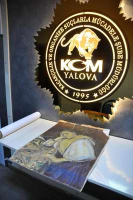Yalova’da ele geçirilen tabloyu komisyon inceleyecek