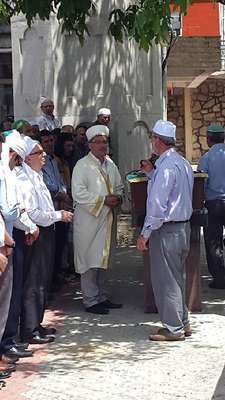 İmam, annesinin selasını verip, cenaze namazını kıldırdı