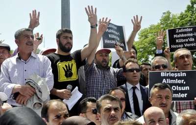 Mursi'ye idam kararını protesto ettiler