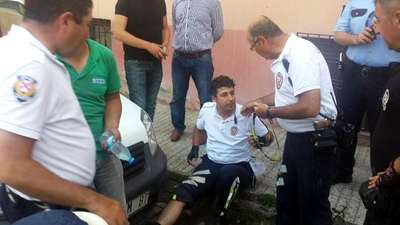 Motosikletli trafik polisi kazada yaralandı