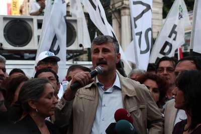 (FOTOĞRAF) HDP binalarına yapılan saldırılar Beyoğlu'nda yürüyüşle protesto edildi