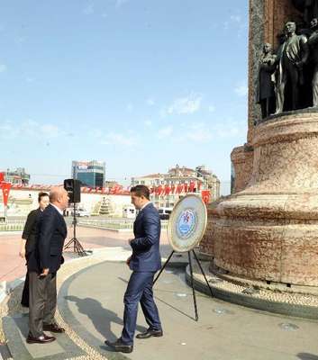 Taksim'de 19 Mayıs töreni