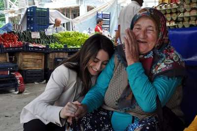 CHP'li kadın aday pazarda destek istedi