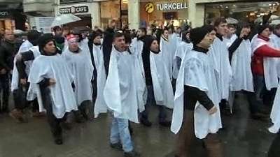Taksim Meydanı'na çıkmak isteyen grup ile polis arasında arbede (1)