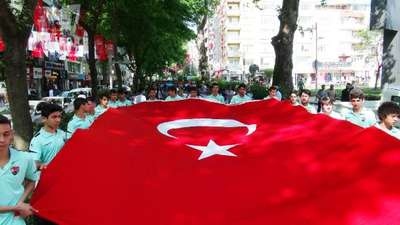 İzmit'te 19 Mayıs yürüyüşü