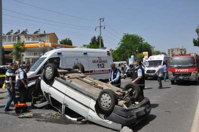 Adıyaman’da otomobil ağaca çarptı: 4 yaralı