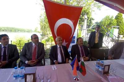 Kadınlardan Valiyi güldüren istek