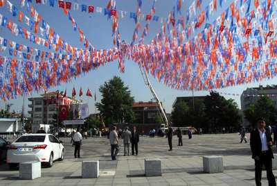 Düzce'de 19 Mayıs kutlamalarında AK Parti protestosu