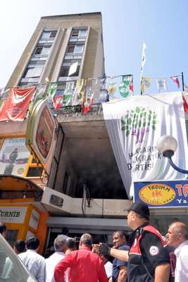 Mersin Valisi: En kısa zamanda olayın failleri ortaya çıkarılacak (2)