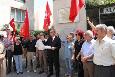 Vatan Partisi adayı Karataş, çalışmalara Alacamescit'ten başladı