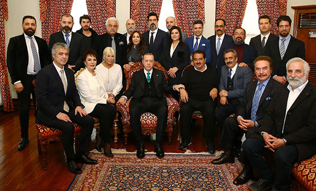 Ünlülerden doğum günü ziyareti