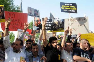 Gaziantep’te, Mursi’ye verilen idam cezası protesto edildi