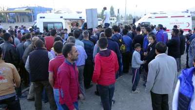 Kavşakta minibüs ile otomobil çarpıştı: 5 yaralı