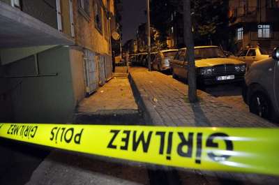 Miras meselesi yüzünden tartıştığı annesi ile iki kardeşini sokak ortasında vurdu