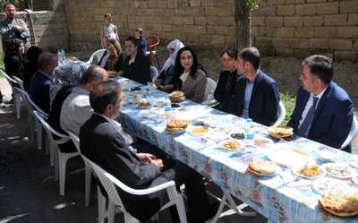 Yüksekdağ, cenazesi çuvalla taşınan Muharrem'in ailesini ziyaret etti