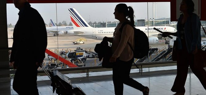 Paris uçağı acil iniş yaptı