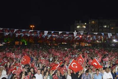 Aydınlılar, Candan Erçetin'le coştu