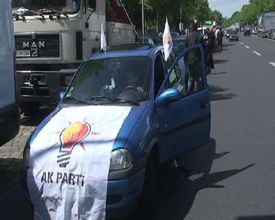 Seçim konvoyları Almanya'ya uzadı