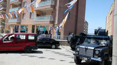 Mardin'de AK Parti seçim bürosuna bombalı saldırı