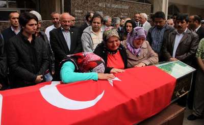 Kurtarmak istediği öğrenci ile ölen nikah memuruna tören