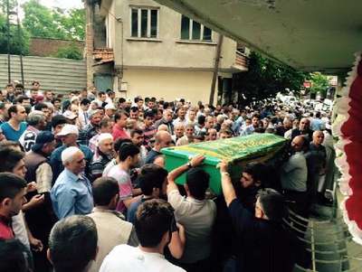 Otomobil yaban domuzuna çarptı: 1 ölü, 1 yaralı (2)