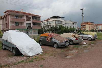 Balıkesir'de ceviz büyüklüğünde dolu yağdı