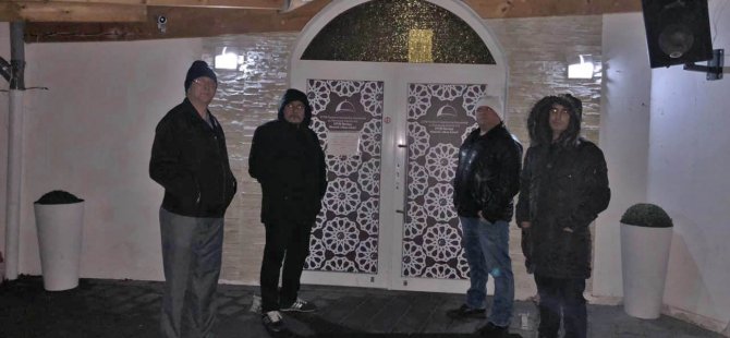 Bir grup Türk camilerde nöbete başladı