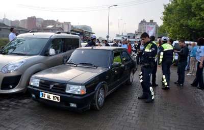 17 yaşındaki sürücü karakola gitmemek için direnince arbede çıktı