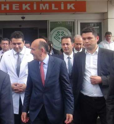 Müezzinoğlu, vurulan belediye başkanını ziyaret etti
