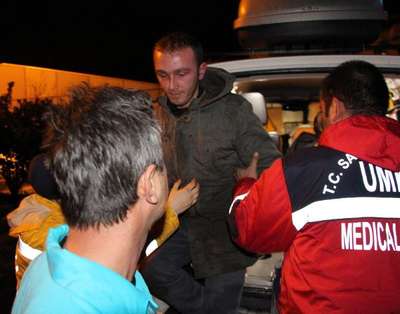 Donmak üzere olan iki işçi palet ambulansla kurtarıldı
