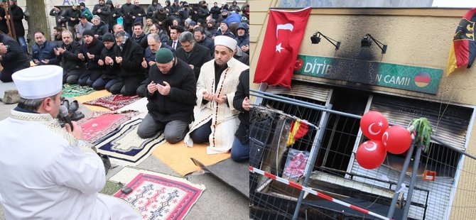 Almanya'da sokakta cuma namazı