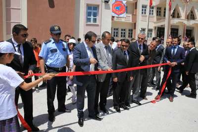 Erciş'te Bilim Fuarı ve kütüphane açıldı