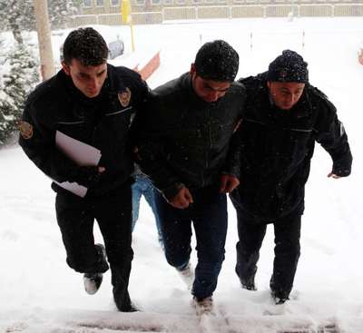 Başkasının yerine ehliyet sınavına girince gözaltına alındı