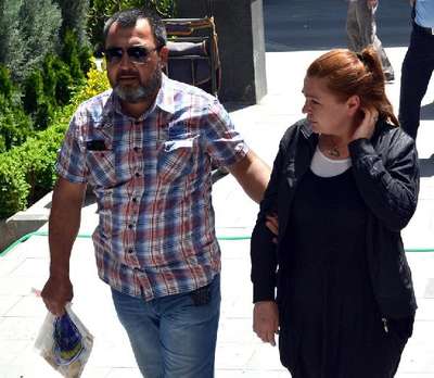 Kuyumculara sahte altın satmaya çalışırken yakalandılar