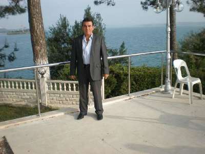 Otomobil duvara çarptı:1 ölü