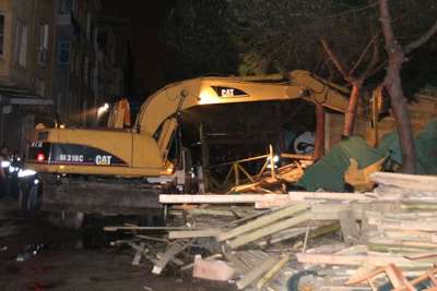 Beyoğlu'nda sabaha karşı yıkım operasyonu