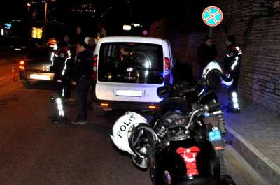 Polis, minibüsün kapısını açınca kaçaklarla karşılaştı