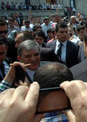 Abdullah Gül, Cuma namazını Yeni Camii'nde kıldı