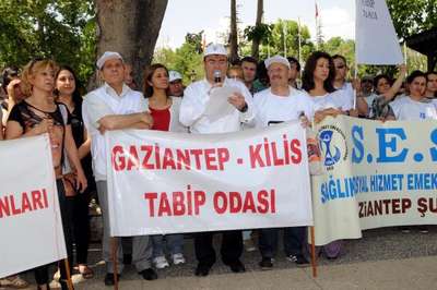 Gaziantep’te sağlık çalışanları eylemlerini sürdürdü