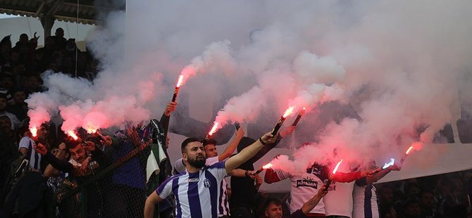 Artvin'de amatör maçı binlerce taraftar izledi