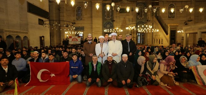 450 gurbetçi genç Süleymaniye’de sabah namazı kıldı