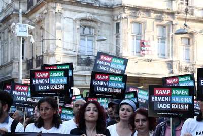 Kamp Armen yıkılmasın diye yürüdüler