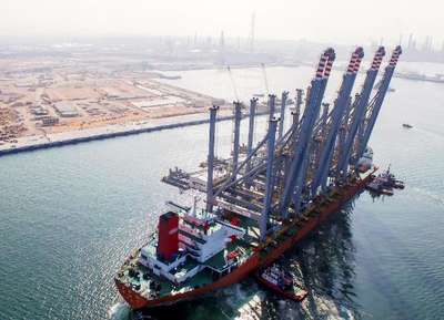 İki ay önce Çin'den yola çıkan dev vinçler Kocaeli Dubai Port Limanı'na ulaştı